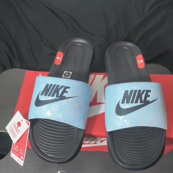 Custom Nike slides - Picture 5 of 9